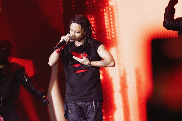 Nhân dạng YC bất ngờ chiếm sóng với 2 ca khúc Thì sao và Tiền tươi.