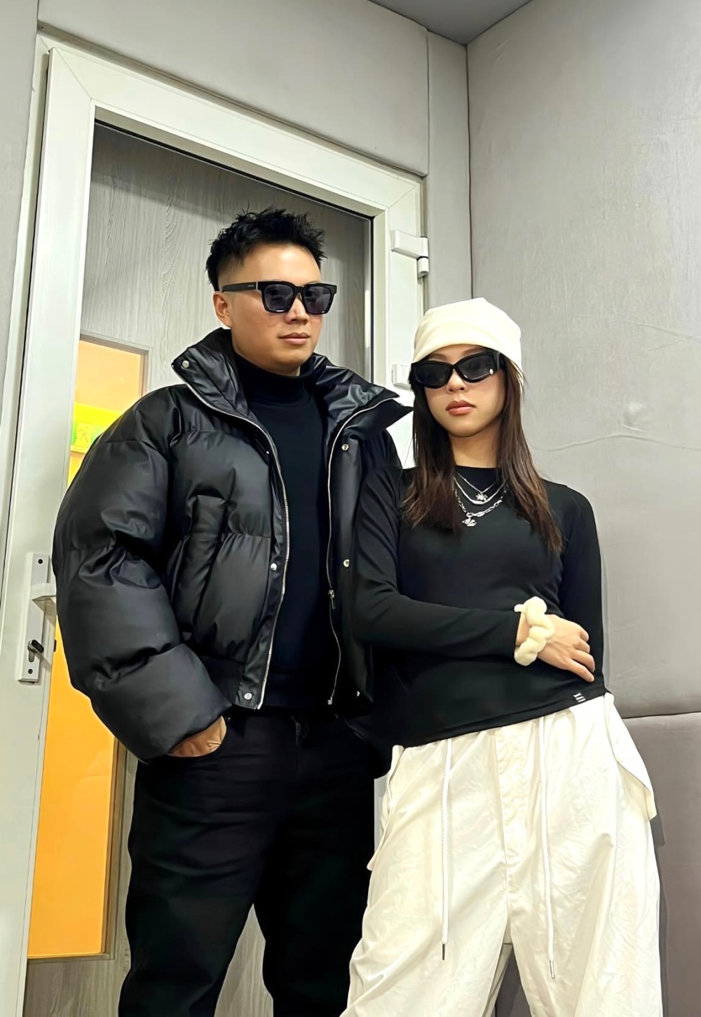 Nguyễn Đức Quang và học sinh Hồ Anh Thư, người có nhiều video âm nhạc triệu view.