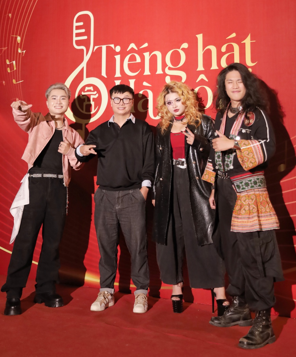 Nguyễn Đức Quang cùng 3 thí sinh lọt Top 10 chung kết phong cách nhạc nhẹ tại cuộc thi Tiếng hát Hà Nội 2025.