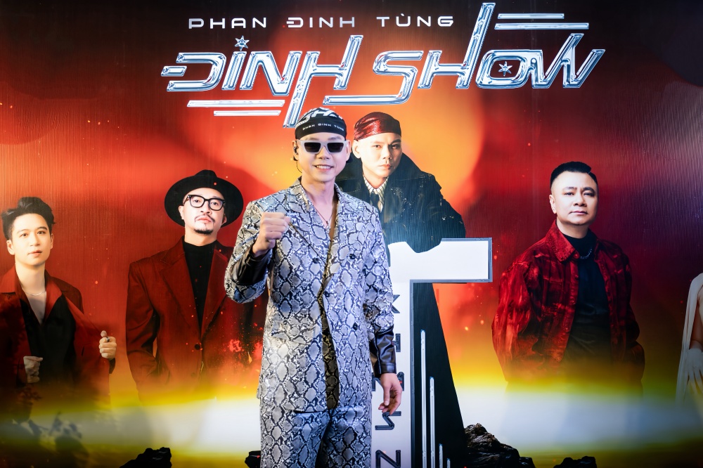 Tối 26/12, ca sĩ Phan Đinh Tùng chính thức khép lại năm 2025 bằng Đinh Show - đêm nhạc kỷ niệm cột mốc tuổi 50.