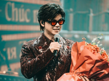 Phan Đinh Tùng mừng sinh nhật tuổi 50 bằng "Đinh Show" tại Hà Nội