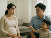 Bà bầu - Gặp chồng cũ trong phòng khám thai, tôi sững người khi nghe con anh nói 1 câu