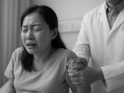 Bà bầu - Mang thai nhưng không phải con của chồng, lúc nằm trên bàn sinh tôi thú nhận tất cả