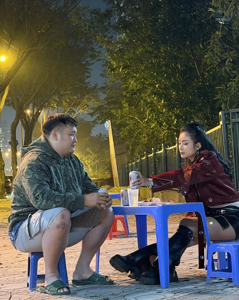 Khi Mỹ Vân cho rằng yêu là phải nói ra thì Chiến lại khẳng định: Không nói cũng là một cách yêu đấy cô bé ạ.