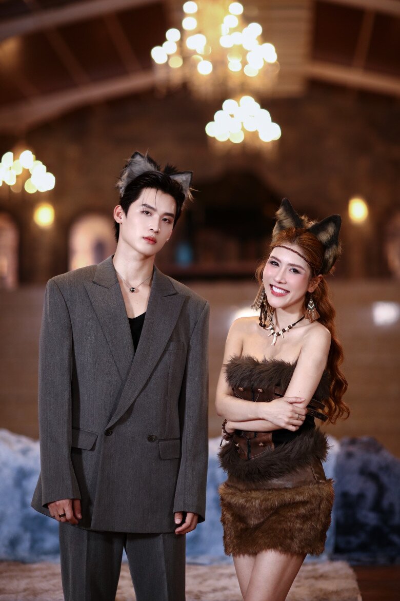 Chiếc bờm tai sói thoạt nhìn trẻ con, kì quặc lại trở thành nét đặc trưng vừa dễ thương, vừa gần gũi trong Tình Đầu Là Sói.