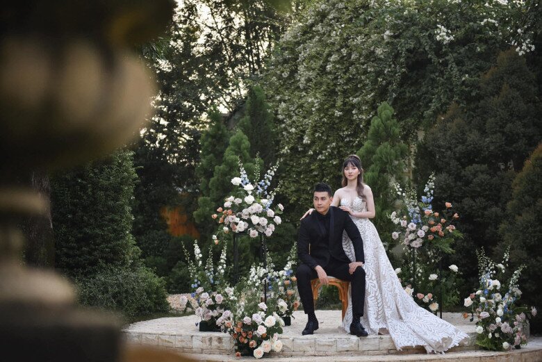 Tháng 12/2022, nam diễn viên khiến công chúng bất ngờ khi tổ chức hôn lễ với cô dâu kém anh 17 tuổi.