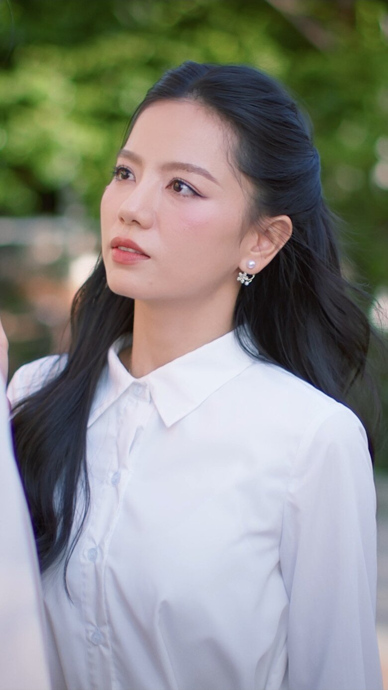 Về mặt diễn xuất, Lê Hạ Anh gần như gánh cả phim.