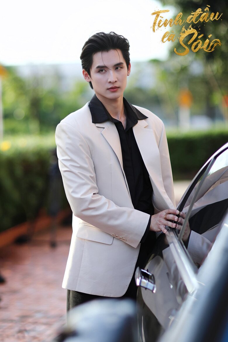 Minh Dương là người sói thuần chủng sở hữu quyền lực to lớn trong tộc sói.