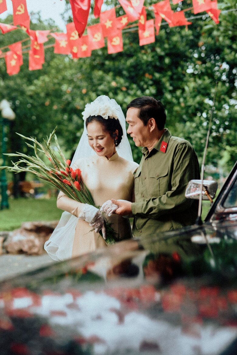 Gần đây, cặp đôi nghệ sĩ đã kỷ niệm ngày cưới bằng một bộ ảnh tái hiện hôn lễ năm xưa.