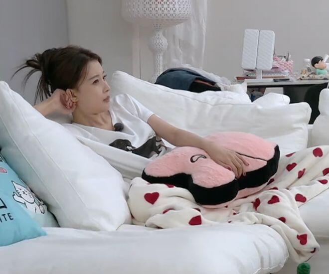 Tôn Di để lộ lối sống luộm thuộm, xuề xoà, được mẹ chiều chuộng như công chúa.