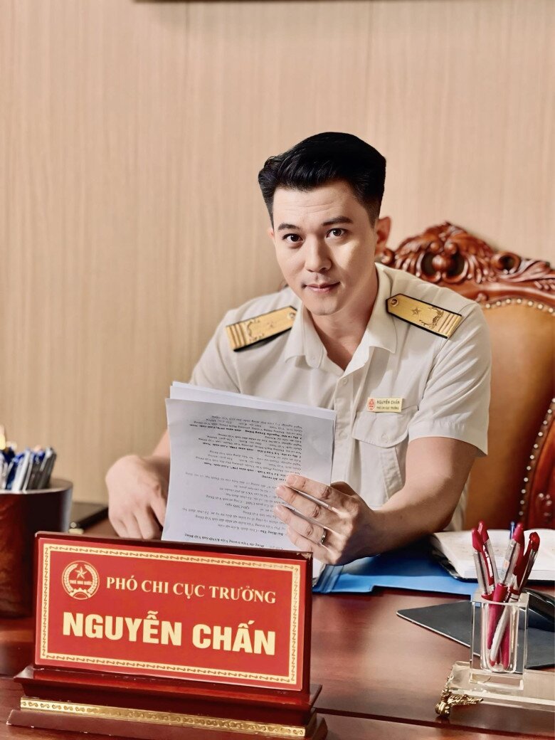 Với Lằn Ranh, Hà Việt Dũng chinh phục khán giả qua sự bản lĩnh và từng trải.