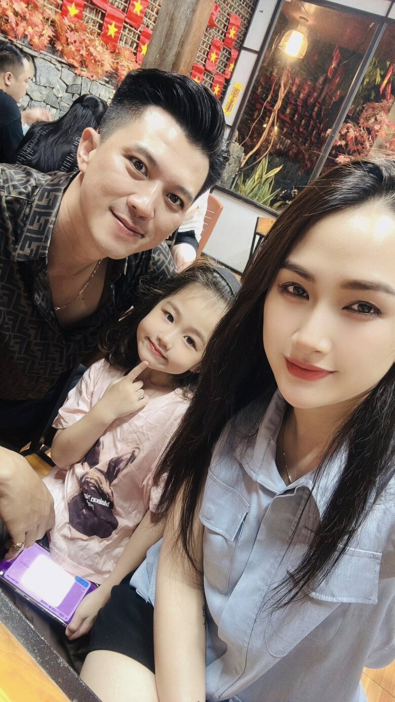 Việt Dũng nhận xét vợ là người mạnh mẽ, có cá tính riêng và có thể đảm đương mọi công việc trong nhà.