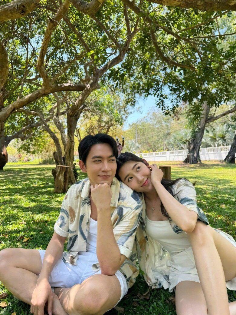 Dù không công khai xác nhận hẹn hò, cư dân mạng đã tự mặc định Thuý Ngân và Võ Cảnh là một đôi.