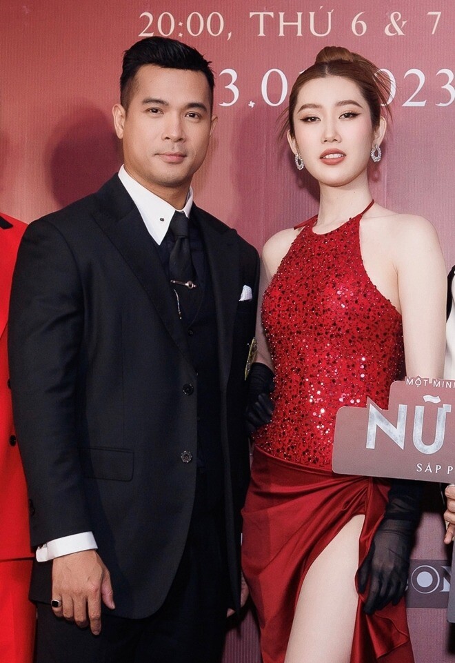 Nữ Chủ là dự án đánh dấu lần hợp tác đầu tiên của Thuý Ngân và Trương Thế Vinh với vai trò là bạn diễn.