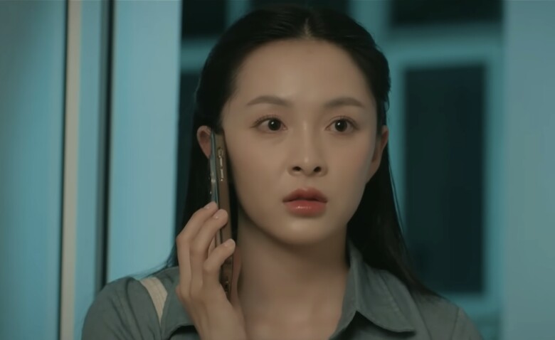 Dù Nga rất sốt ruột vì bạn trai đang ở dưới chờ đón về, cô vẫn cố làm việc mà Nghiêm giao cho.