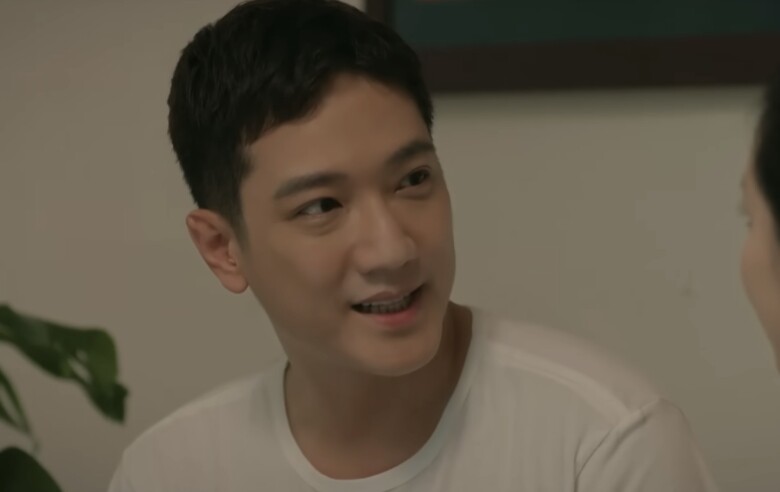 Nghiêm nhiều lần có những hành động thân mật trên mức bình thường với Nga.