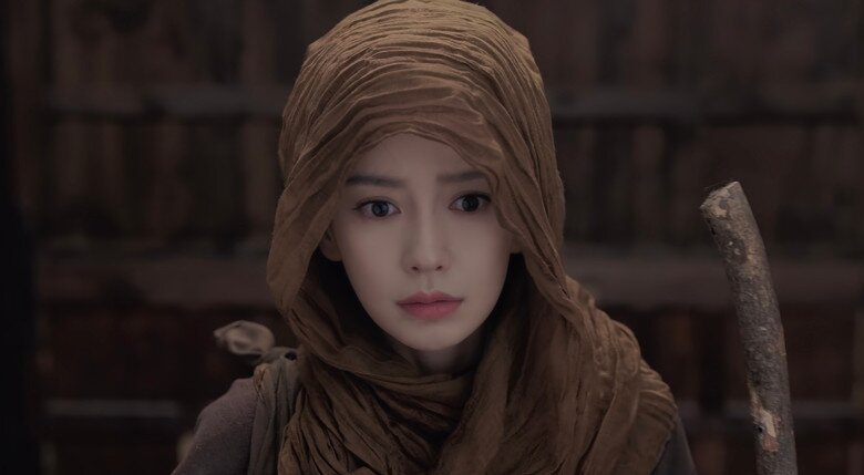 Angelababy chủ yếu thể hiện cảm xúc bằng cách trợn mắt, chu môi.