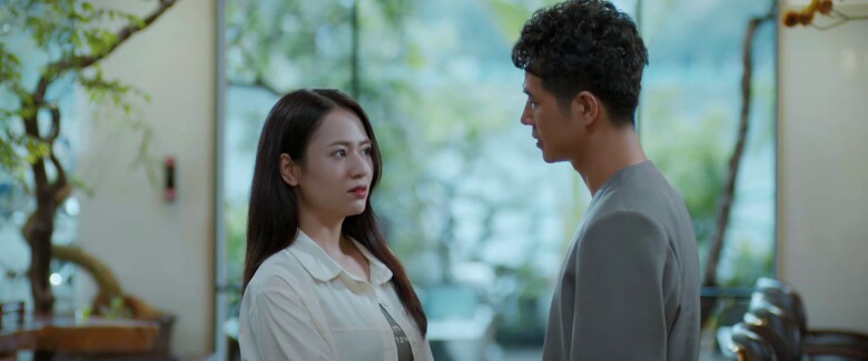 Cả Dũng và Ngân đều tỏ ra thờ ơ trong buổi xem mắt do gia đình sắp xếp.