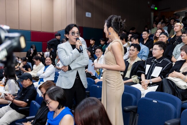 NSND Kim Tử Long chia sẻ bản thân thấy rất mới mẻ khi được NSƯT Ngọc Huyền mời tham gia web drama và tiếp tục được nhiều khán giả ủng hộ cặp đôi.
