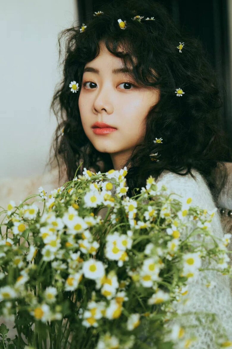 Đàm Tùng Vận bị nhiều đoàn làm phim từ chối vì ngoại hình không có sức hút của một nữ chính”.