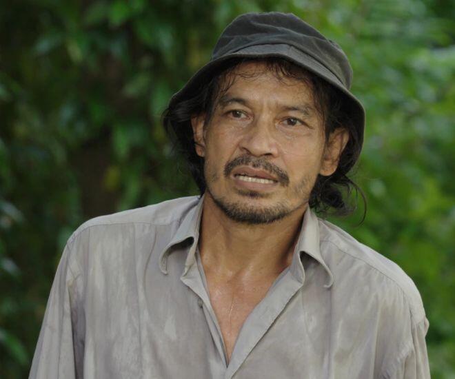 Thạch Kim Long sinh ra trong một gia đình nông dân người Khmer ở khu vực miền Tây.