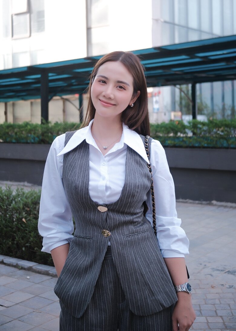 Nhân vật Ngân đúng chuẩn nữ tổng tài, được nhận xét là “đẹp từng centimet”.