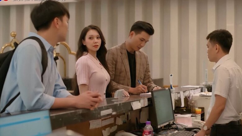 Duyên lần đầu xuất hiện ở tập 26 khi đang vào khách sạn với Hiếu.