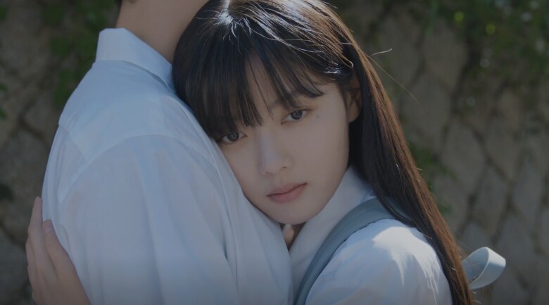 Bối cảnh của Dear X vẫn đầy ắp sự éo le, tàn bạo.