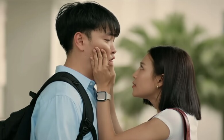 Khi Đức và Tú gặp lại nhau lúc trưởng thành, mối quan hệ của hai người được phát triển theo hướng tình bạn.