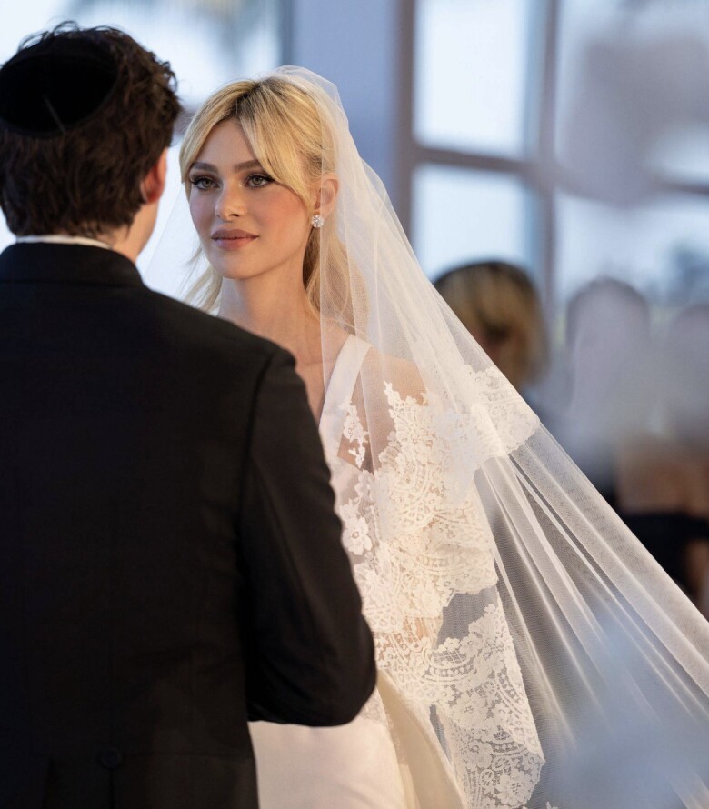 Nicola chưa bao giờ thực sự hòa hợp với gia đình chồng, đặc biệt là với mẹ chồng Victoria. 