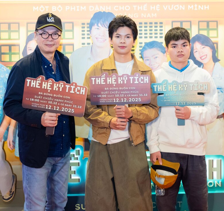 NSND Trần Lực (trái) ủng hộ con trai trong vai chính đầu tay.