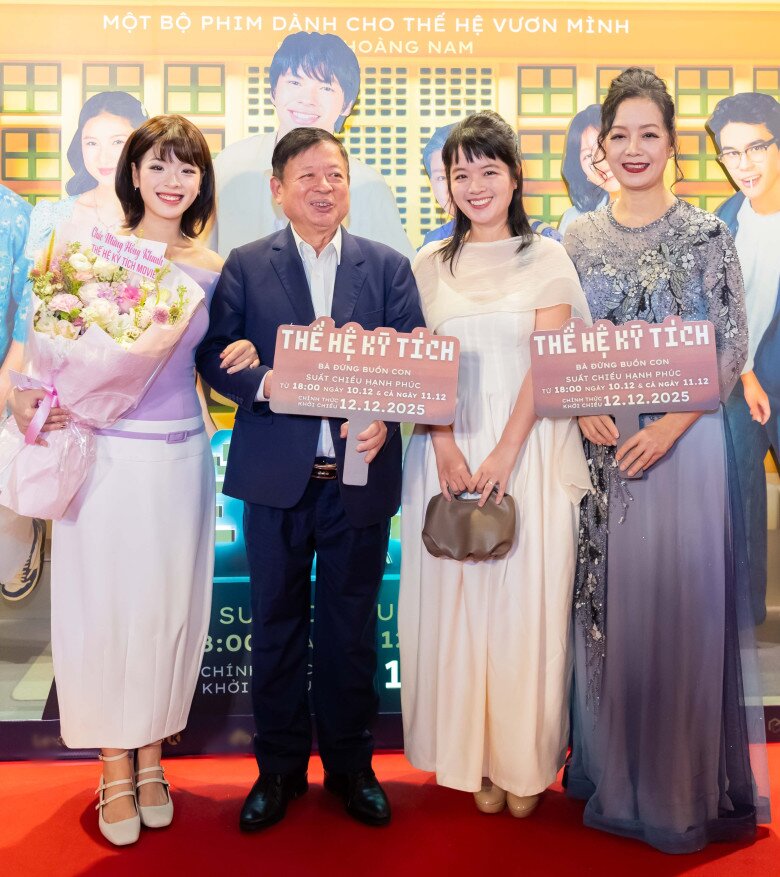 Vợ chồng nhạc sĩ Đỗ Hồng Quân dự ra mắt phim điện ảnh đầu tay của con gái rượu.