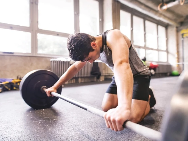 Tập luyện qu&aacute; sức kh&ocirc;ng chỉ kh&ocirc;ng c&oacute; lợi m&agrave; c&ograve;n hại đơn hại k&eacute;p (Ảnh minh hoạ)