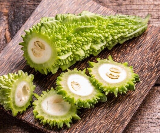 Khổ qua l&agrave; liều thuốc qu&yacute; gi&aacute; gi&uacute;p thanh lọc gan v&agrave; mang lại l&agrave;n da s&aacute;ng mịn (Ảnh minh hoạ)