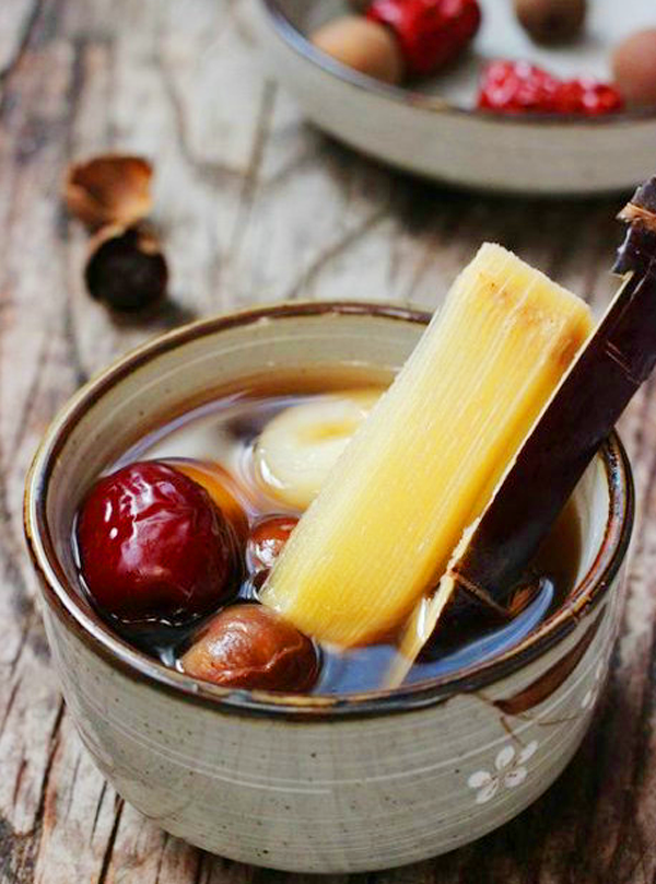 Ngoài việc ép lấy nước uống, mía sau khi nấu vừa ngon, vừa dưỡng ẩm cực tốt cho cơ thể trong mùa đông. (Ảnh minh hoạ)