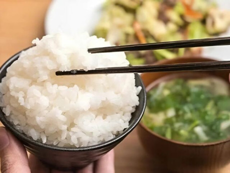 Sức khỏe - Thói quen "ăn cơm trước, rau tính sau" có lợi hay hại cho sức khỏe? Vì sao nên bắt đầu bữa ăn bằng rau?