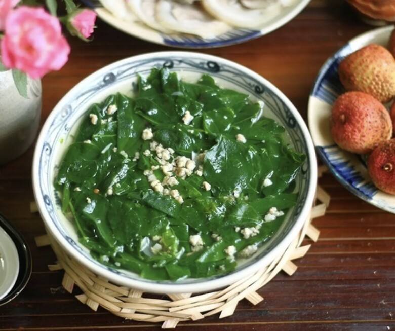 Rau ngót được xem là loại rau sạch, chứa giá trị dinh dưỡng lớn, tốt cho sức khoẻ nếu sử dụng đúng cách (Ảnh minh hoạ)