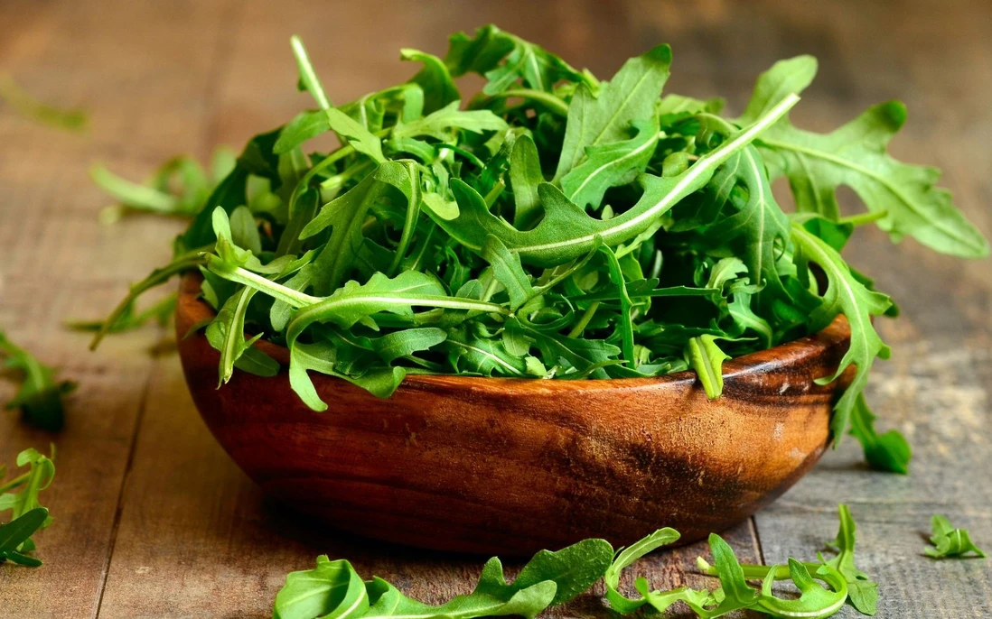 Rau họ cải giàu chất chṓng oxy hoá, giúp ᵭẹp da (Ảnh minh hoạ)