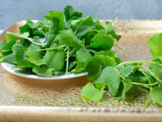 Sức khỏe - Ăn một mớ rau này tốt ngang thịt bò, được ví như “nhân sâm của người nghèo”, ở quê mọc um tùm ngoài bờ ruộng