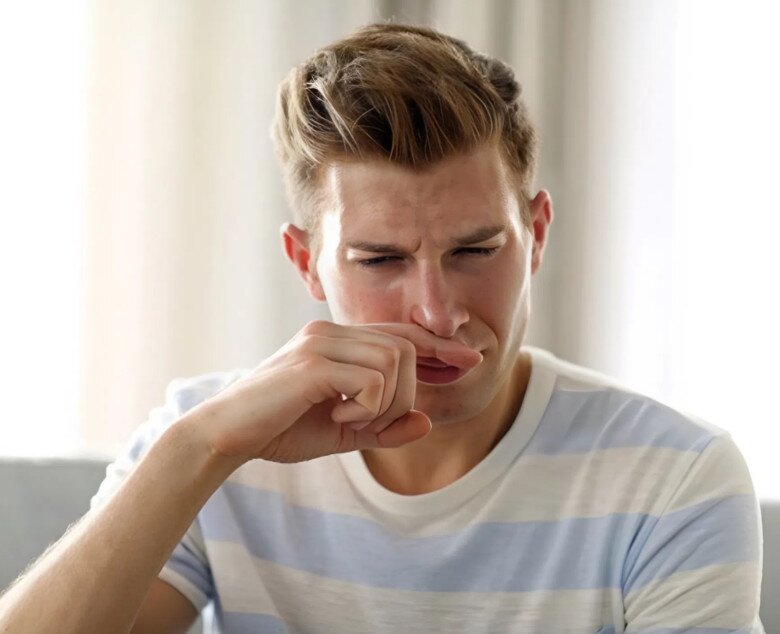 Mùi hôi cơ thể gây ra sự bất tiện trong sinh hoạt, ảnh hưởng đến sự tự tin của nam giới 