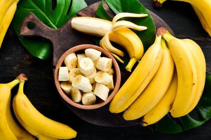 Chuối là loại quả giá rẻ, được bán nhiều ở chợ Việt (Ảnh minh hoạ)