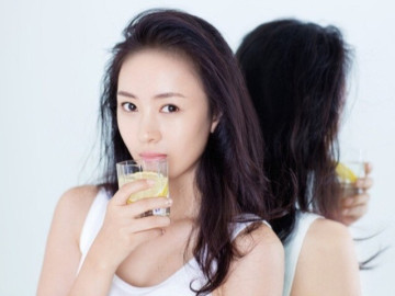 Sau 30 tuổi, phụ nữ còn duy trì 4 thói quen này thì già nhanh gấp 3, da xấu tóc hư bệnh tật gõ cửa