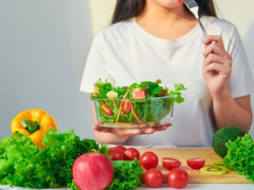 Sức khỏe - Điều gì xảy ra khi bạn ăn quá nhiều rau xanh mỗi ngày? Đáp án dễ nhưng ít người thực hiện được