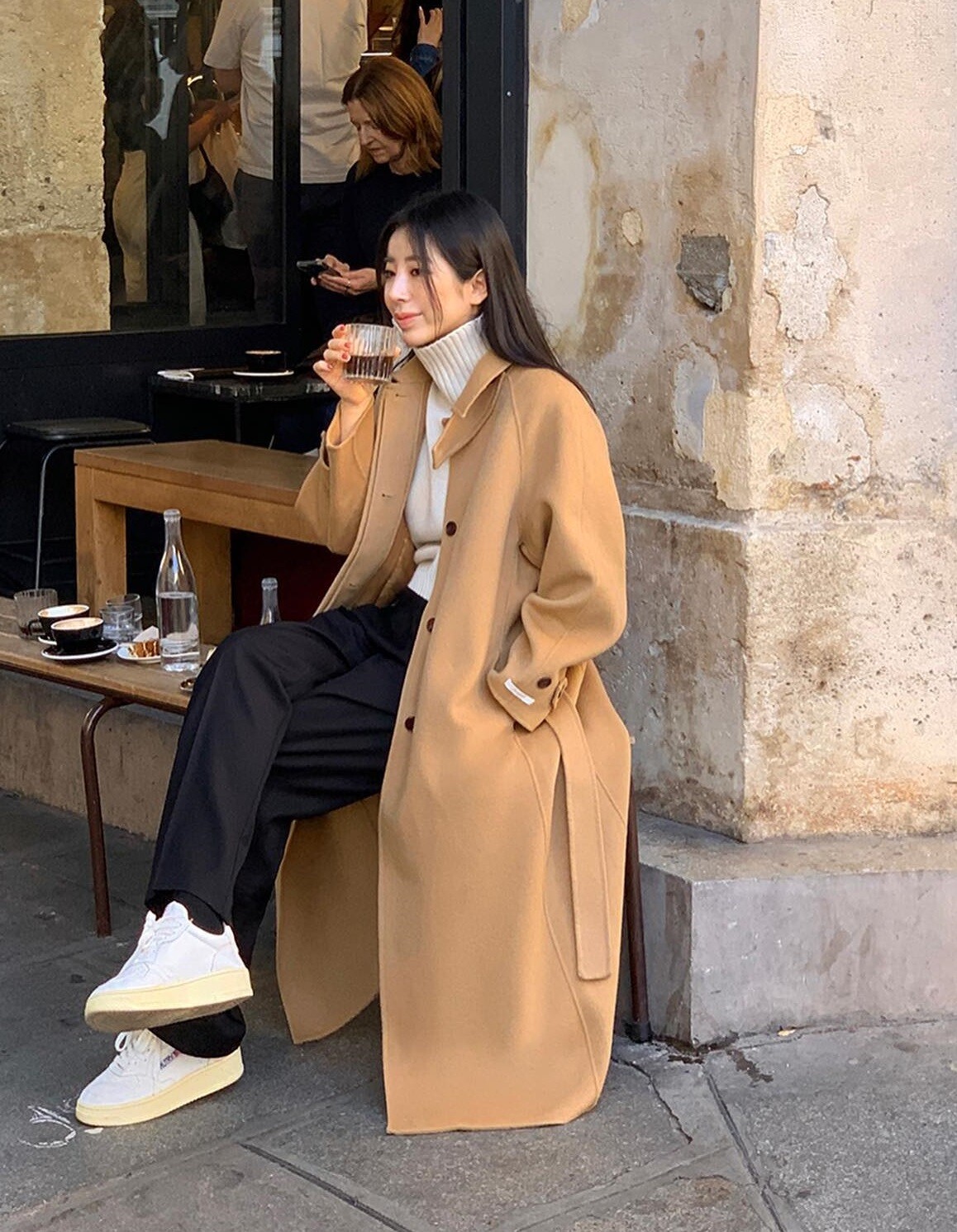 Chỉ cần bước xuống phố với combo thanh lịch này, bạn chắc chắn sẽ thu hút mọi ánh nhìn.