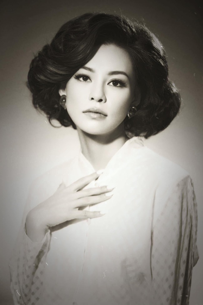 Bùi Lan Hương đẹp như minh tinh Hong Kong xưa với đôi mắt sắc, bờ môi căng mọng cùng kiểu tóc uốn cổ điển.