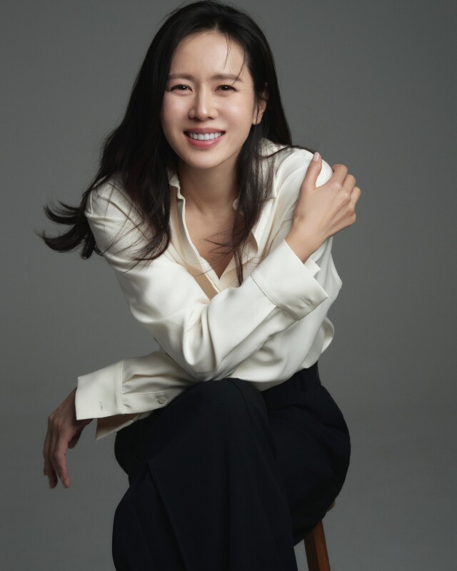 Son Ye Jin là hình mẫu của phụ nữ U40 trẻ trung, thanh lịch.