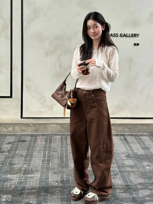 5 combo màu sắc “thần thánh” mùa thu đông giúp chị em 40+ trông trẻ trung như đôi mươi - 2