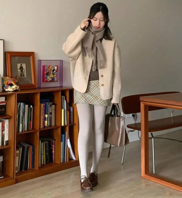 5 combo màu sắc “thần thánh” mùa thu đông giúp chị em 40+ trông trẻ trung như đôi mươi - 6