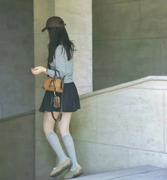 5 combo màu sắc “thần thánh” mùa thu đông giúp chị em 40+ trông trẻ trung như đôi mươi - 13