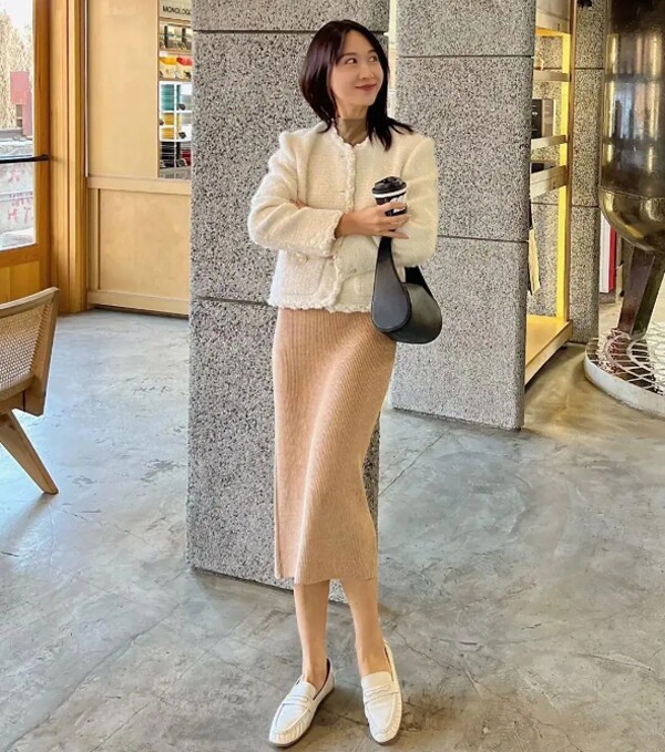 5 combo màu sắc “thần thánh” mùa thu đông giúp chị em 40+ trông trẻ trung như đôi mươi - 18